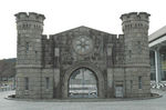 800px-Old_Kagoshima_prison_main_gate-20060107.jpg